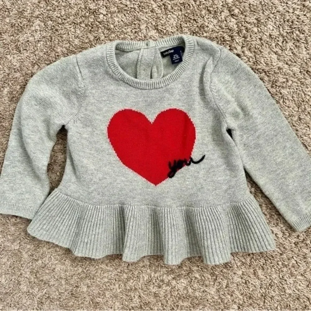 babyGap I Girls Gray Heart Peplum Sweater I‎ Size 18-24 Months I EUC